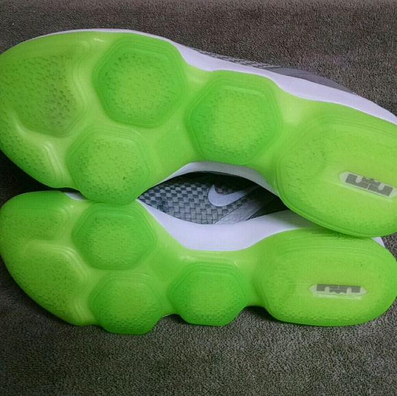 LeBron XIV Low - Picture 4 of 7